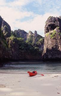 einsame bucht auf koh phi phi