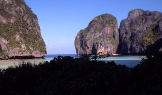 der strand aus "the beach" auf der insel koh phi phi